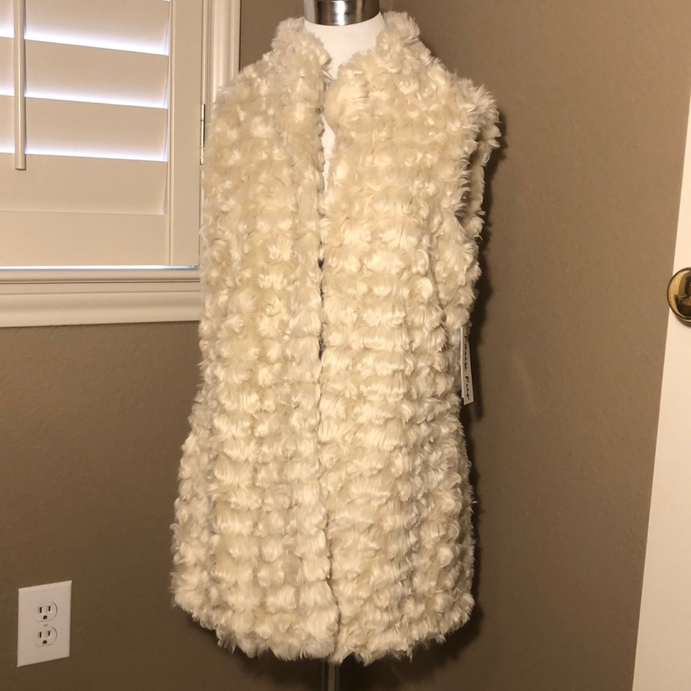 Live a Little faux fur vest size M